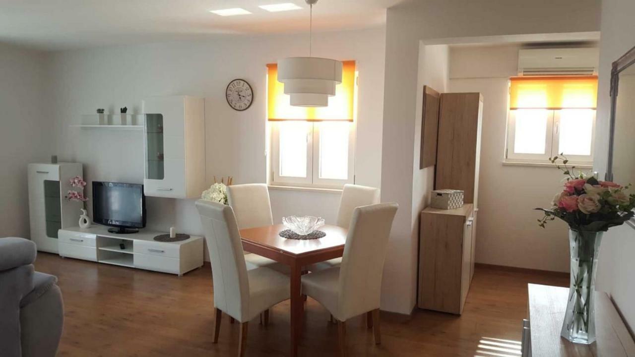 Cozy Apartment With Sea View Kaštela Extérieur photo